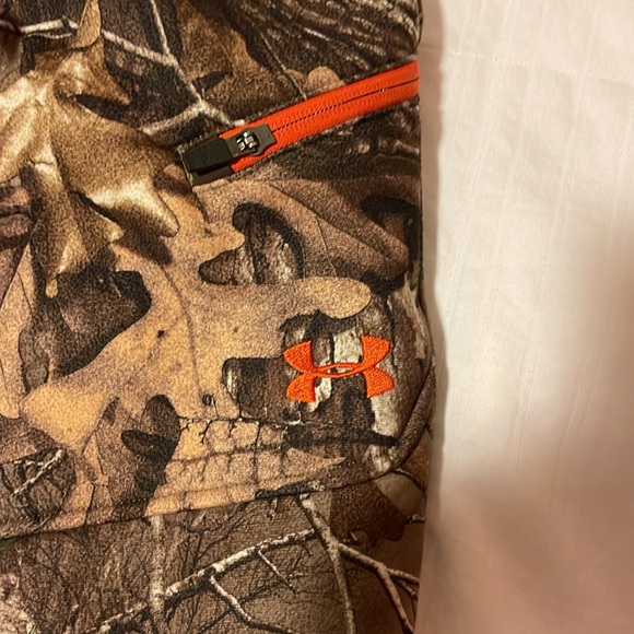 UNDER ARMOUR STORM ,, REALTREE    YTH SZ MED HEAVY DUTY LINED PANTS. - Picture 4 of 9